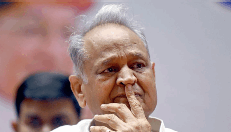 जयपुर के स्कूल में 7 साल की बच्ची से रेप, पूर्व सीएम गहलोत ने सरकार पर उठाए सवाल