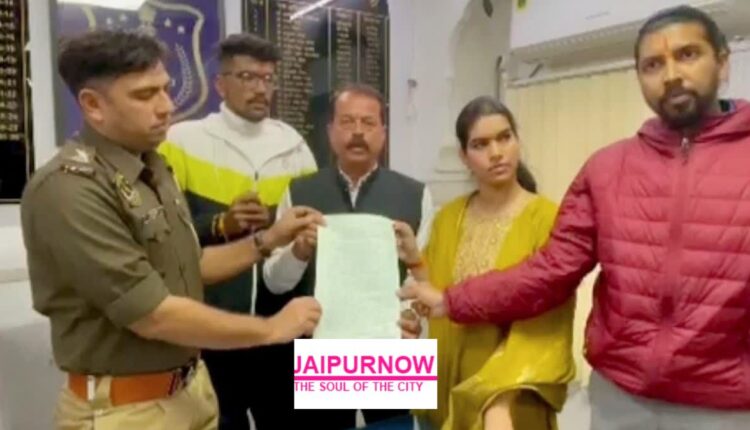 घूसखोर पंडत विवाद: जयपुर कोतवाली थाने पर ब्राह्मण समाज का विरोध प्रदर्शन